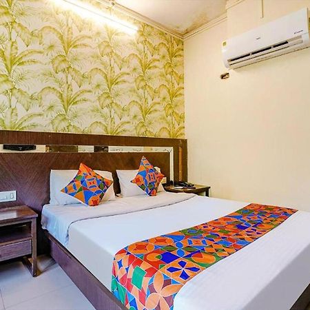 Hotel Gargi Deluxe Pune Exteriör bild
