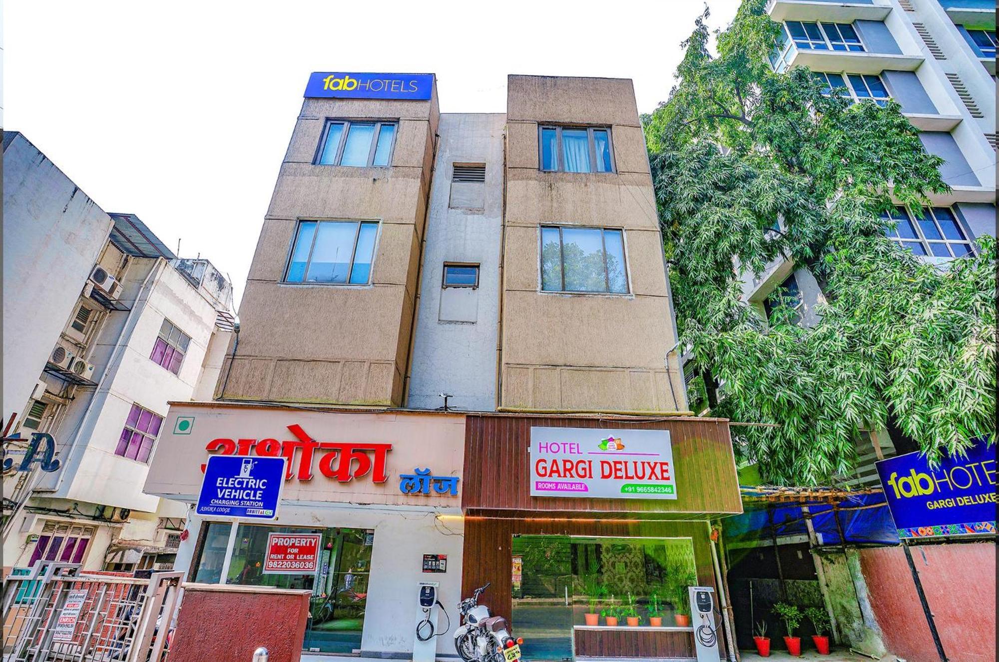 Hotel Gargi Deluxe Pune Exteriör bild
