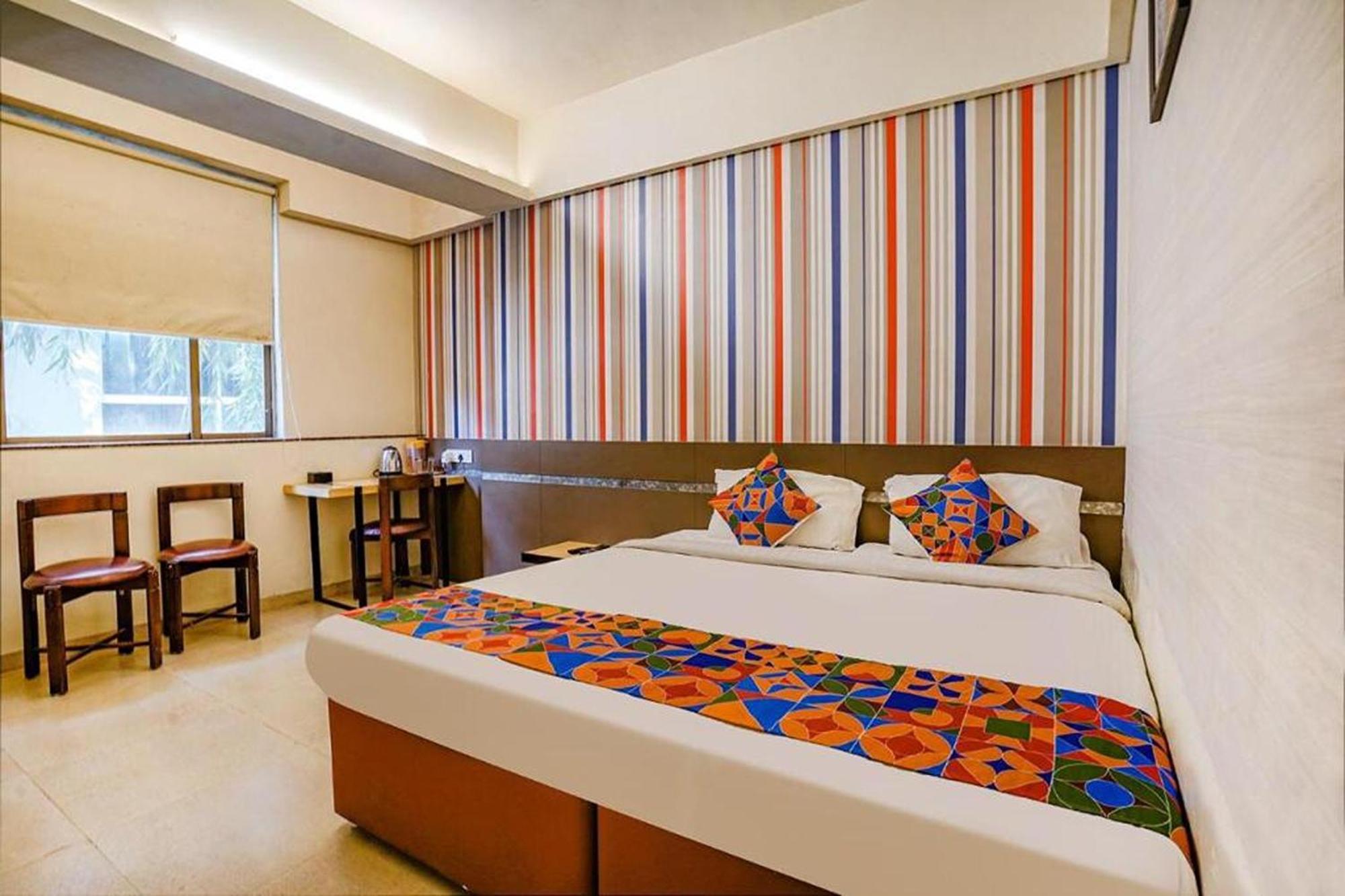 Hotel Gargi Deluxe Pune Exteriör bild