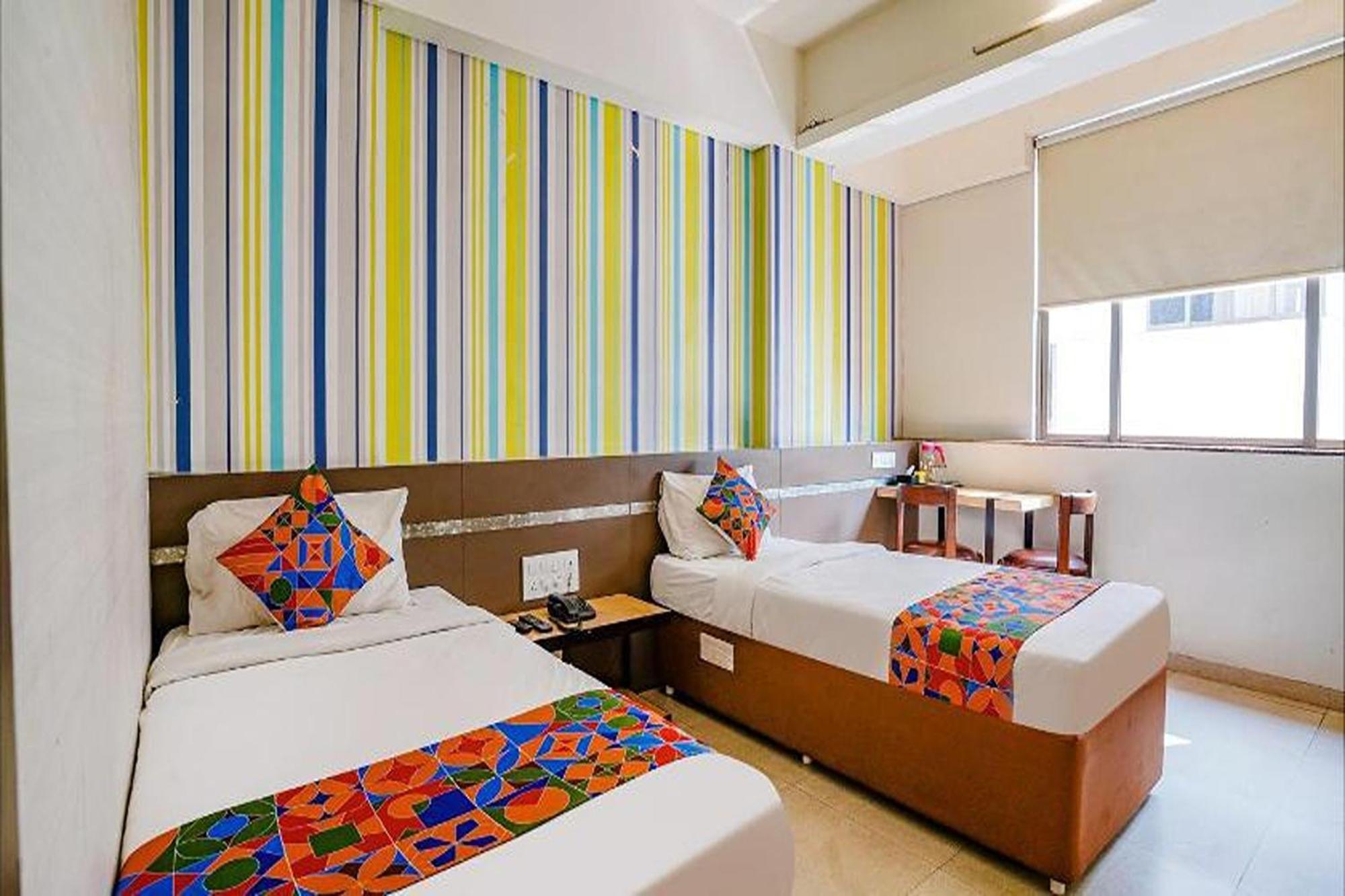 Hotel Gargi Deluxe Pune Exteriör bild
